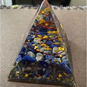 Lapis lazuli /Gold Flakesorgone pyramid